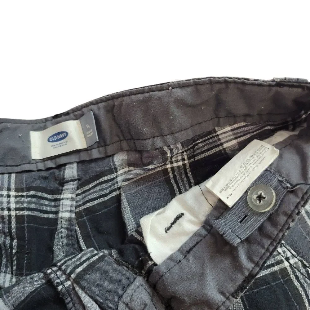 Old Navy plaid cargo shorts 14